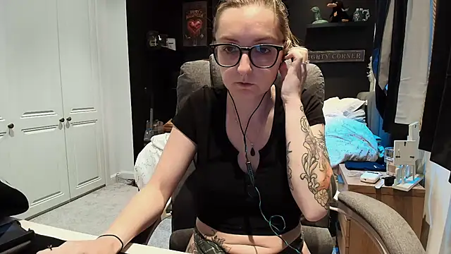 short sweetpea online show from 09-22-25, 06:03