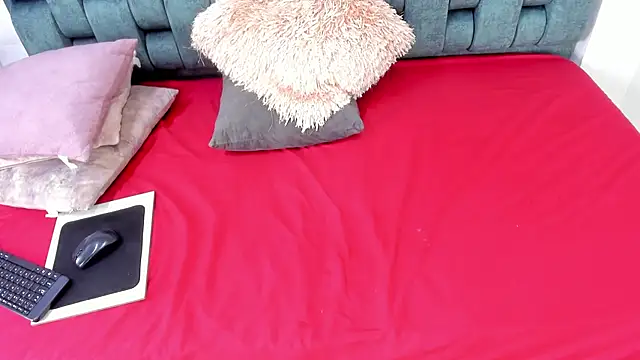 IsiisLovei online show from 12-20-25, 11:57