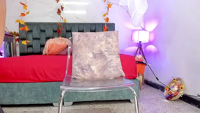 IsiisLovei online show from 10-31-25, 01:52