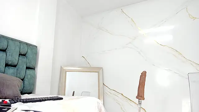 IsiisLovei online show from 10-15-25, 02:36