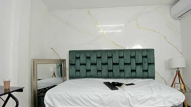 IsiisLovei online show from 11-10-25, 01:49