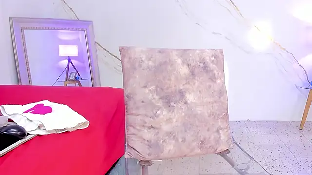 IsiisLovei online show from 11-14-25, 02:32