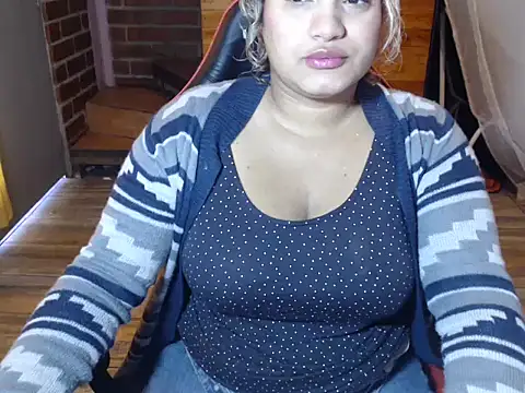 Snapshot of Hilarybunnyy chatting on 04-26-26, 03:42 Hilarybunnyy online show from 04-26-26, 03:42