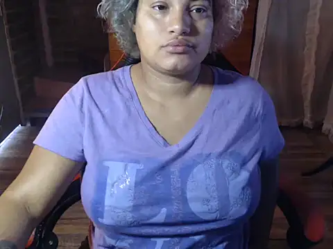 Snapshot of Hilarybunnyy chatting on 03-28-26, 03:35 Hilarybunnyy online show from 03-28-26, 03:35