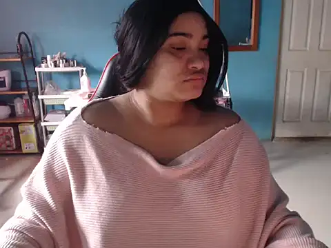 Snapshot of Hilarybunnyy chatting on 06-13-26, 06:39 Hilarybunnyy online show from 06-13-26, 06:39