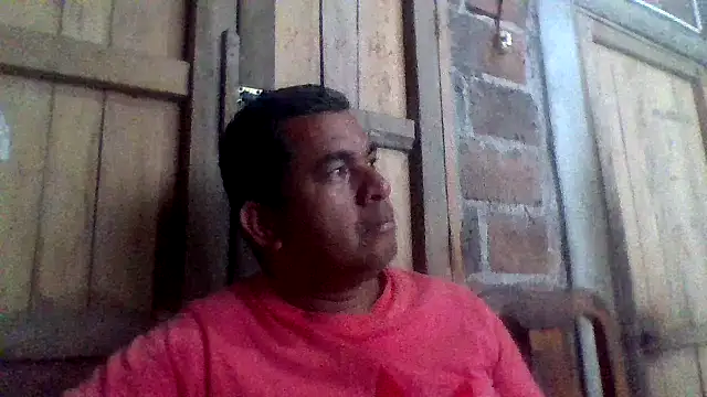 Snapshot of axomen chatting on 10-28-25, 02:45 axomen online show from 10-28-25, 02:45