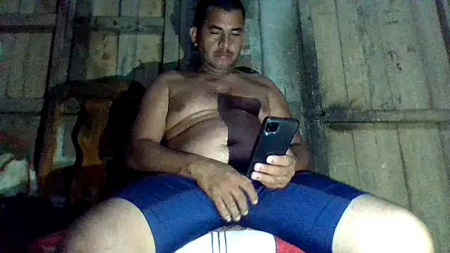 Snapshot of axomen chatting on 10-10-25, 03:29 axomen online show from 10-10-25, 03:29