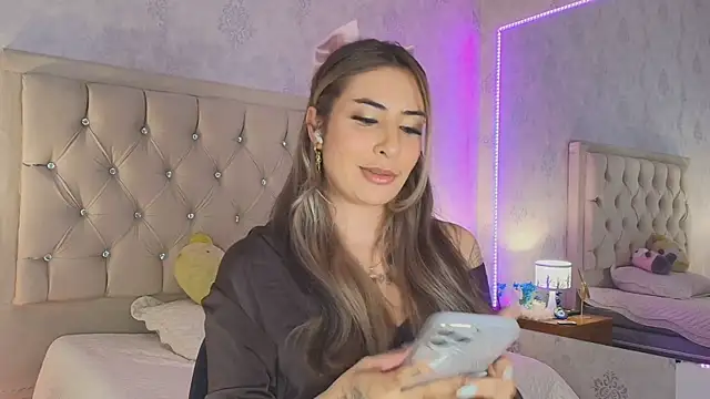 Snapshot of nini_love01 chatting on 02-17-26, 04:10 nini love01 online show from 02-17-26, 04:10