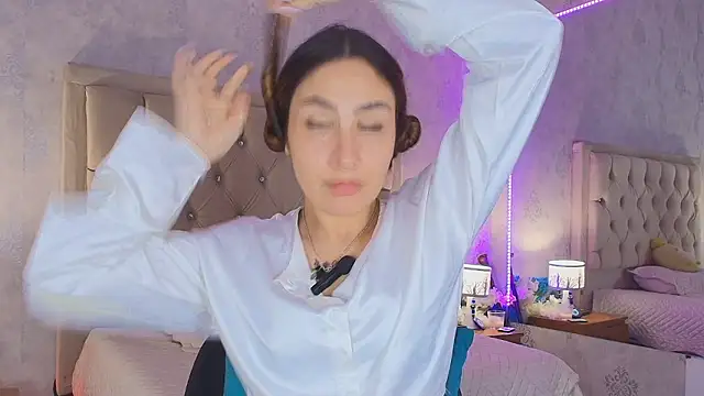 Snapshot of nini_love01 chatting on 02-02-26, 03:49 nini love01 online show from 02-02-26, 03:49