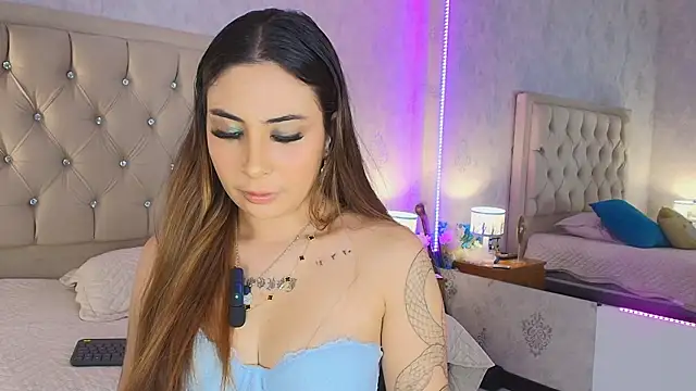 Snapshot of nini_love01 chatting on 02-13-26, 04:12 nini love01 online show from 02-13-26, 04:12