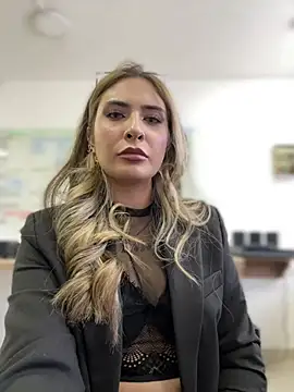 Snapshot of nini_love01 chatting on 02-26-26, 04:18 nini love01 online show from 02-26-26, 04:18