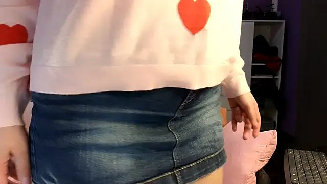 Snapshot of olisunny5 chatting on 02-08-26, 08:28 olisunny5 online show from 02-08-26, 08:28