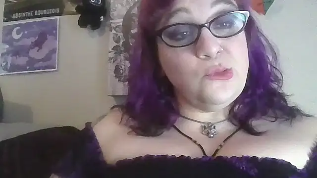 Snapshot of GothyBaby chatting on 05-12-26, 08:26 GothyBaby online show from 05-12-26, 08:26