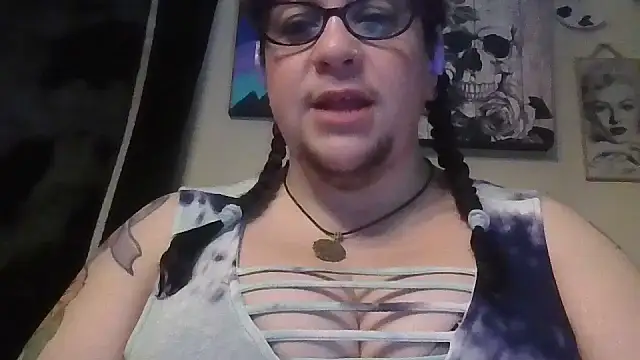 GothyBaby online show from 11-21-25, 05:45