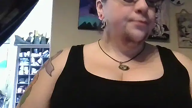 GothyBaby online show from 11-13-25, 04:00