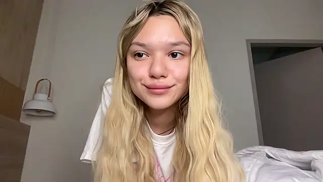 Snapshot of madwillienn chatting on 11-16-25, 01:05 madwillienn online show from 11-16-25, 01:05