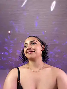 Snapshot of Lucy_Marin chatting on 02-08-25, 06:33 Lucy Marin online show from 02-08-25, 06:33