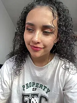 Snapshot of Lucy_Marin chatting on 02-05-25, 10:01 Lucy Marin online show from 02-05-25, 10:01
