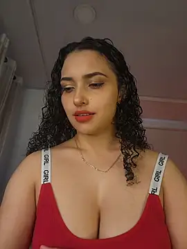 Snapshot of Lucy_Marin chatting on 10-17-25, 05:59 Lucy Marin online show from 10-17-25, 05:59
