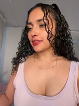 Snapshot of Lucy_Marin chatting on 10-08-25, 09:26 Lucy Marin online show from 10-08-25, 09:26