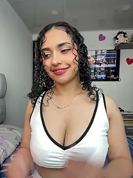 Snapshot of Lucy_Marin chatting on 02-25-25, 04:14 Lucy Marin online show from 02-25-25, 04:14