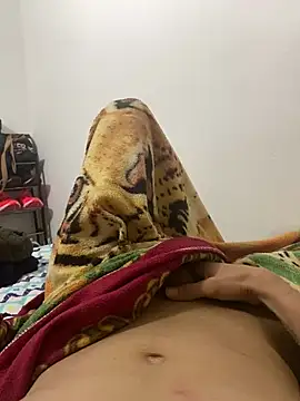 Snapshot of yequeal chatting on 01-17-25, 12:42 yequeal online show from 01-17-25, 12:42