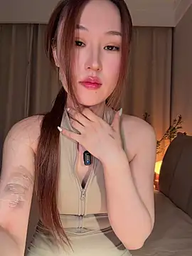 Snapshot of sphynx-_- chatting on 07-19-26, 12:57 sphynx- - online show from 07-19-26, 12:57