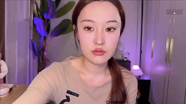 Snapshot of sphynx-_- chatting on 05-25-26, 12:37 sphynx- - online show from 05-25-26, 12:37