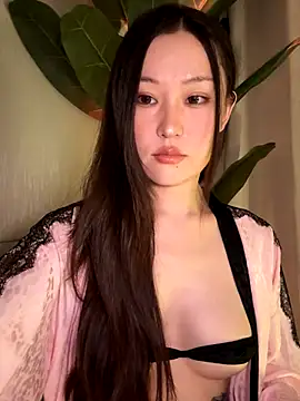 Snapshot of sphynx-_- chatting on 09-14-25, 11:21 sphynx- - online show from 09-14-25, 11:21