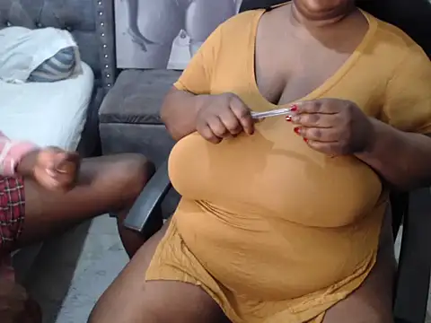 Snapshot of ebonybbwcouples chatting on 09-10-25, 01:15 ebonybbwcouples online show from 09-10-25, 01:15