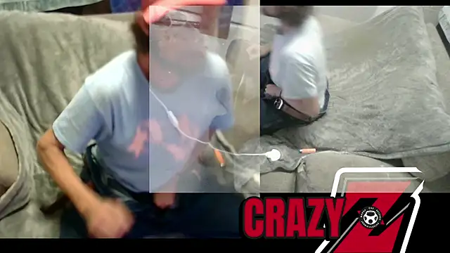 Snapshot of crazyzac chatting on 10-11-25, 10:27 crazyzac online show from 10-11-25, 10:27