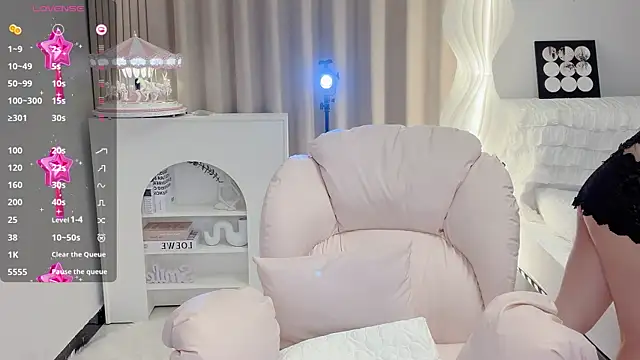 Snapshot of Happy_Kitty chatting on 06-24-26, 04:05 Happy Kitty online show from 06-24-26, 04:05
