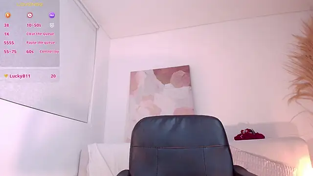 Snapshot of VictoriaLeia chatting on 07-02-26, 03:23 VictoriaLeia online show from 07-02-26, 03:23