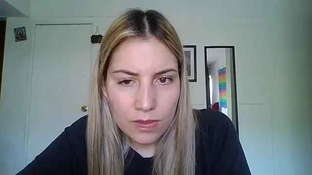 Snapshot of alaanna_new chatting on 10-14-25, 04:07 alaanna new online show from 10-14-25, 04:07