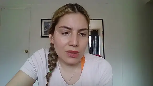 Snapshot of alaanna_new chatting on 09-17-25, 06:10 alaanna new online show from 09-17-25, 06:10