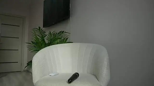 CatchMe1 online show from 04-10-26, 12:45