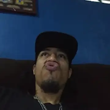 Snapshot of AlexAlejandro13 chatting on 04-18-26, 02:30 AlexAlejandro13 online show from 04-18-26, 02:30