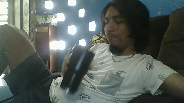 Snapshot of AlexAlejandro13 chatting on 05-10-26, 09:16 AlexAlejandro13 online show from 05-10-26, 09:16
