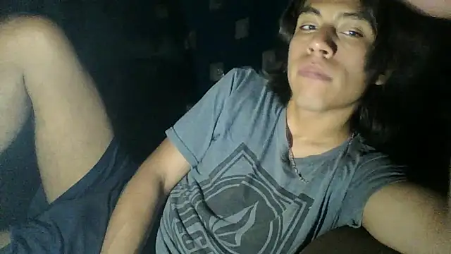 Snapshot of AlexAlejandro13 chatting on 05-11-26, 09:21 AlexAlejandro13 online show from 05-11-26, 09:21