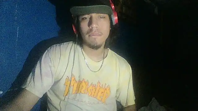 Snapshot of AlexAlejandro13 chatting on 10-18-25, 07:54 AlexAlejandro13 online show from 10-18-25, 07:54