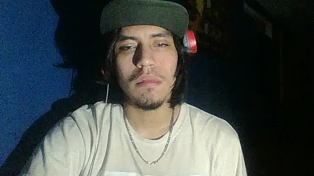 Snapshot of AlexAlejandro13 chatting on 10-12-25, 07:32 AlexAlejandro13 online show from 10-12-25, 07:32