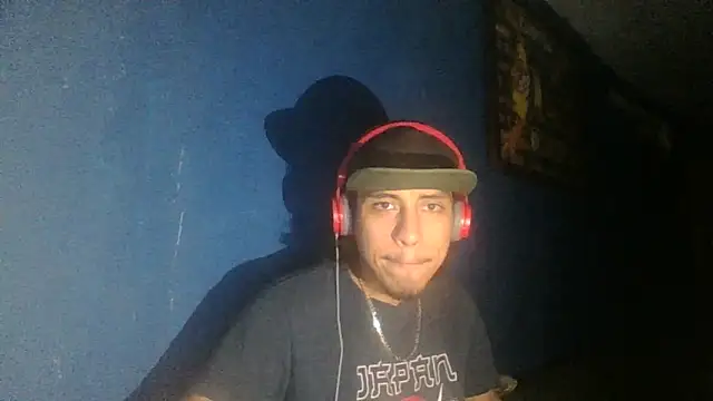 Snapshot of AlexAlejandro13 chatting on 10-06-25, 07:09 AlexAlejandro13 online show from 10-06-25, 07:09