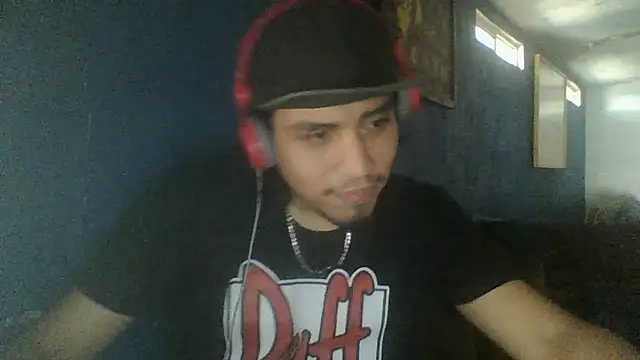 Snapshot of AlexAlejandro13 chatting on 10-21-25, 07:02 AlexAlejandro13 online show from 10-21-25, 07:02