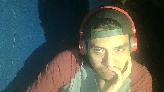 Snapshot of AlexAlejandro13 chatting on 10-07-25, 06:14 AlexAlejandro13 online show from 10-07-25, 06:14