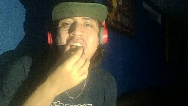 Snapshot of AlexAlejandro13 chatting on 10-15-25, 05:06 AlexAlejandro13 online show from 10-15-25, 05:06