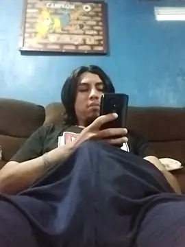 Snapshot of AlexAlejandro13 chatting on 05-04-26, 12:25 AlexAlejandro13 online show from 05-04-26, 12:25
