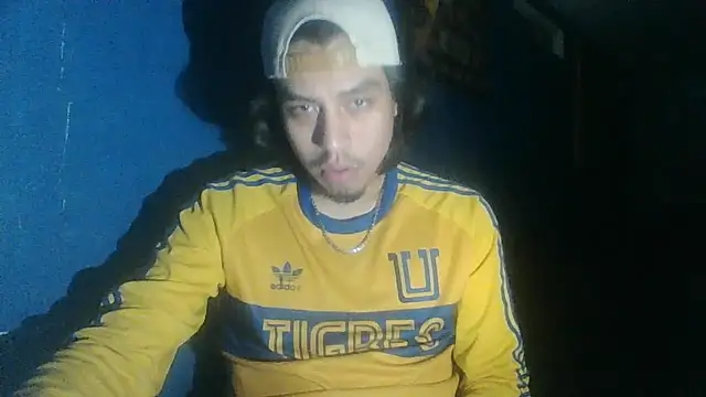 Snapshot of AlexAlejandro13 chatting on 10-16-25, 08:55 AlexAlejandro13 online show from 10-16-25, 08:55