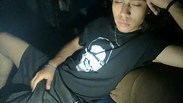 Snapshot of AlexAlejandro13 chatting on 05-20-26, 07:16 AlexAlejandro13 online show from 05-20-26, 07:16