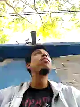 Snapshot of AlexAlejandro13 chatting on 02-06-25, 11:48 AlexAlejandro13 online show from 02-06-25, 11:48