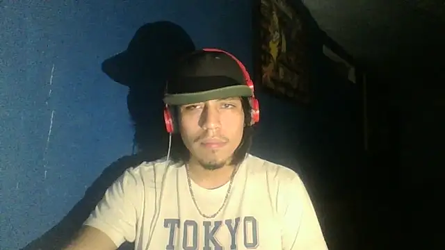 Snapshot of AlexAlejandro13 chatting on 10-11-25, 07:09 AlexAlejandro13 online show from 10-11-25, 07:09